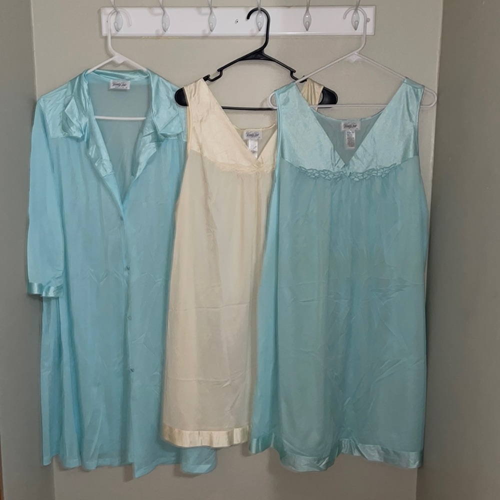 Vanity fair xl robe/nightgowns
